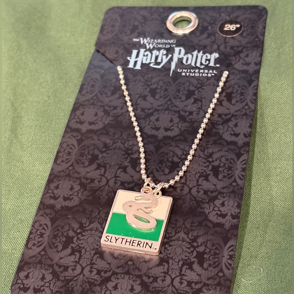 Warner Bros. Harry Potter Slytherin Necklace - Silver and Green